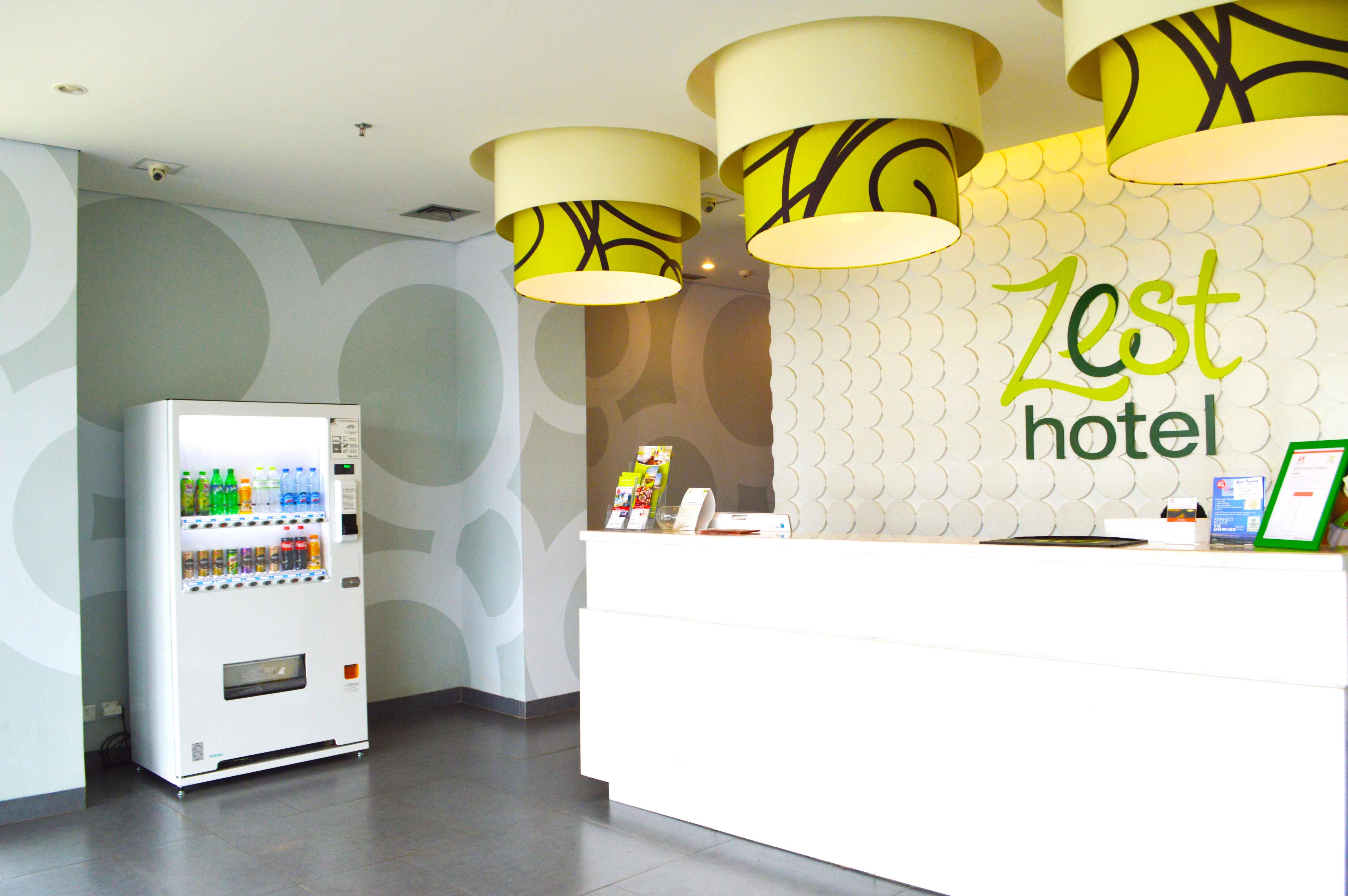 Zest Airport Jakarta By Swiss-Belhotel International Tangerang Exterior photo
