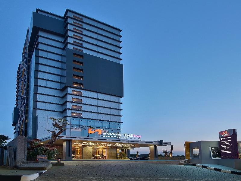 Zest Airport Jakarta By Swiss-Belhotel International Tangerang Exterior photo