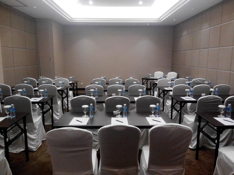 Zest Airport Jakarta By Swiss-Belhotel International Tangerang Exterior photo