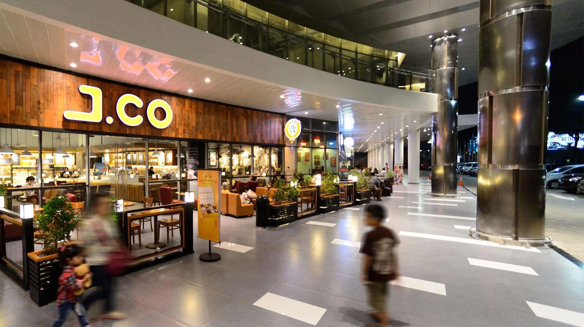 Zest Airport Jakarta By Swiss-Belhotel International Tangerang Exterior photo