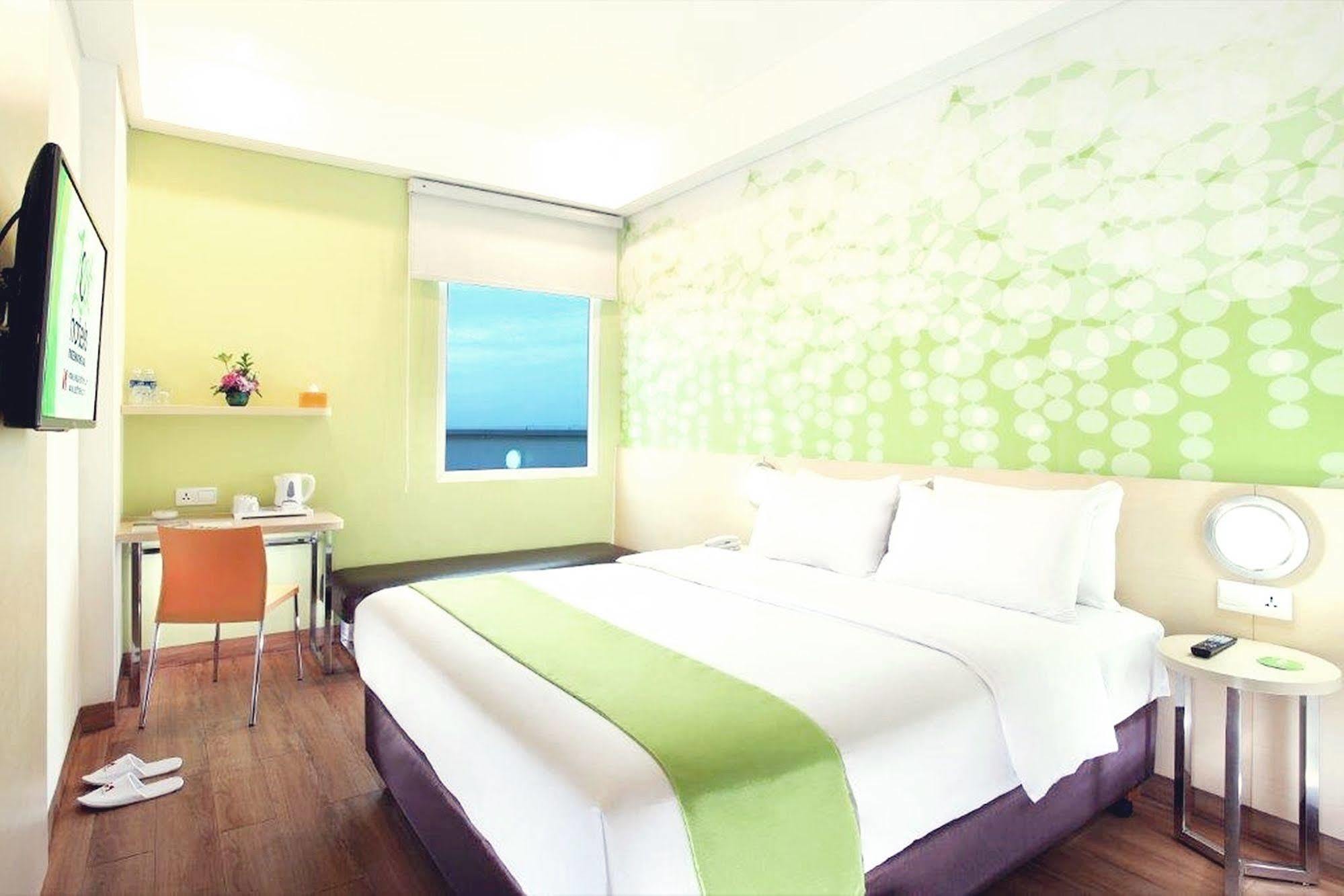 Zest Airport Jakarta By Swiss-Belhotel International Tangerang Exterior photo