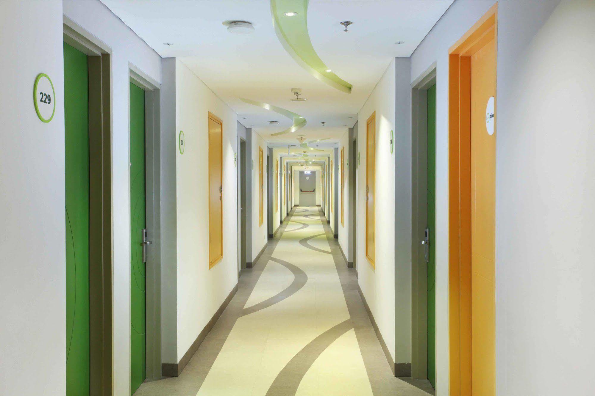 Zest Airport Jakarta By Swiss-Belhotel International Tangerang Exterior photo
